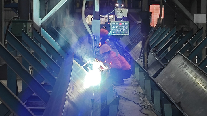 車間生產忙。