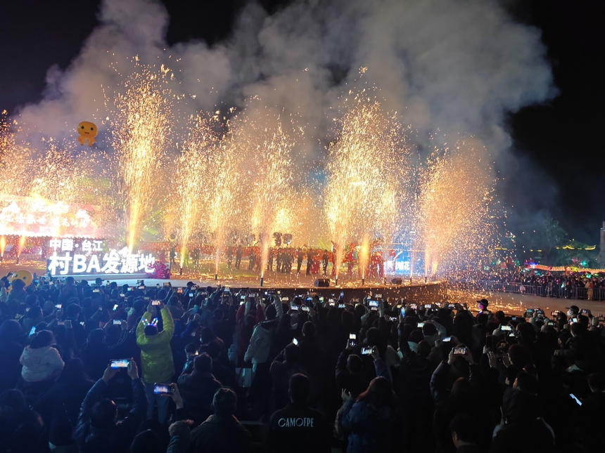 臺江縣2025年“苗族舞龍噓花”非遺大典現場。龍軍攝