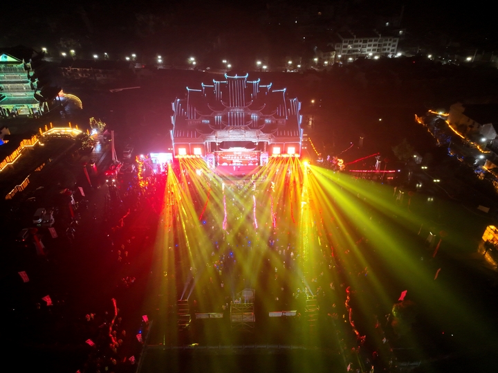 1 “火龍非遺鬧元宵·紅色下司等你來”2025年全國春節“村晚”甕安縣猴場鎮下司社區示范展示點活動在甕安縣猴場鎮舉行。