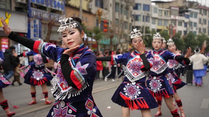 巡游展現了土家族文化的深厚底蘊。王顯攝