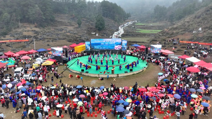 惠水萬人共赴“藏滂哈”節 。