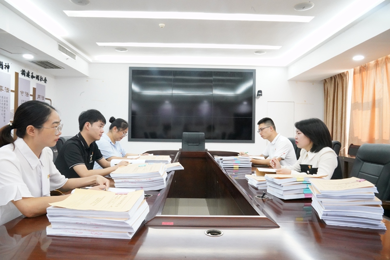 1 圖為甕安縣紀委監委對審查調查案件質量開展評查