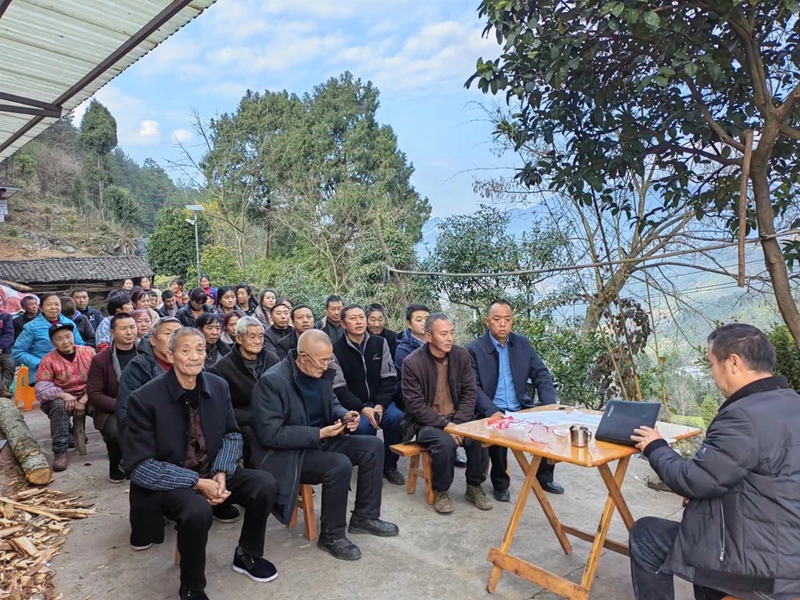 1 圖為法制宣傳、就業崗位宣傳群眾會.jpg