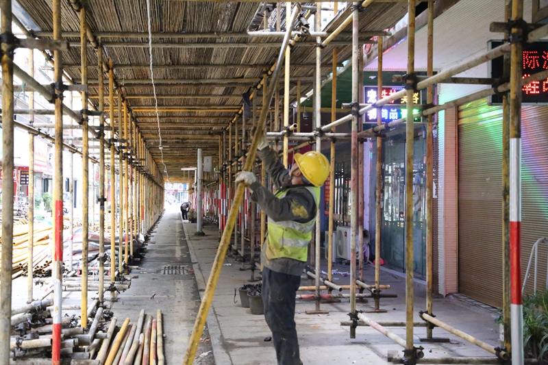 老舊小區改造施工現場。