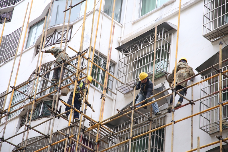 老舊小區改造施工現場。