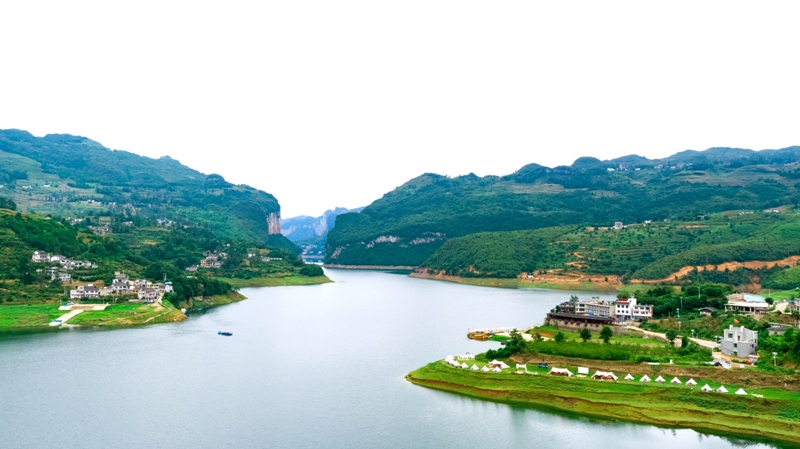 4鴨甸河風光。代勝強 攝