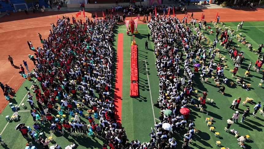 劍河民族中學百日誓師大會現場。潘文攝