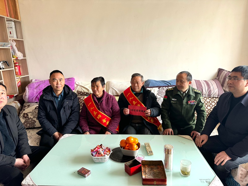 平壩區立功受獎送喜報 擁軍優屬暖人心。