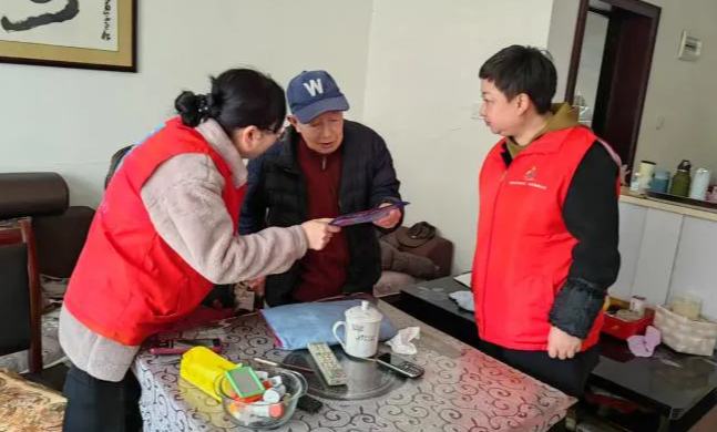 關愛獨居老人 傳遞溫暖力量         為弘揚中華民族尊老、愛老、助老的傳統美德，3月12日，西秀區馬槽社區組織工作人員與志愿者開展了探訪關愛獨居老人活動，給老人們送去溫暖與關懷。