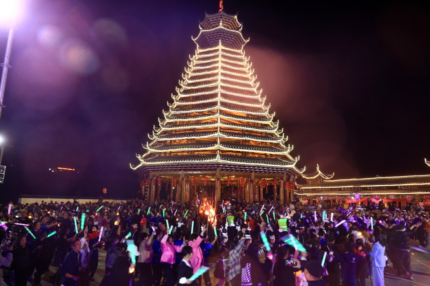 篝火晚會。楊家孟攝