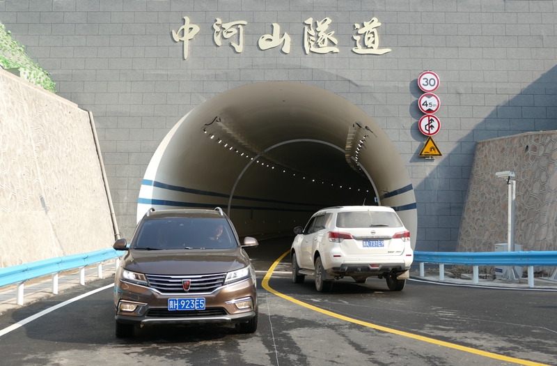 順利通車的中河山隧道。韓意攝