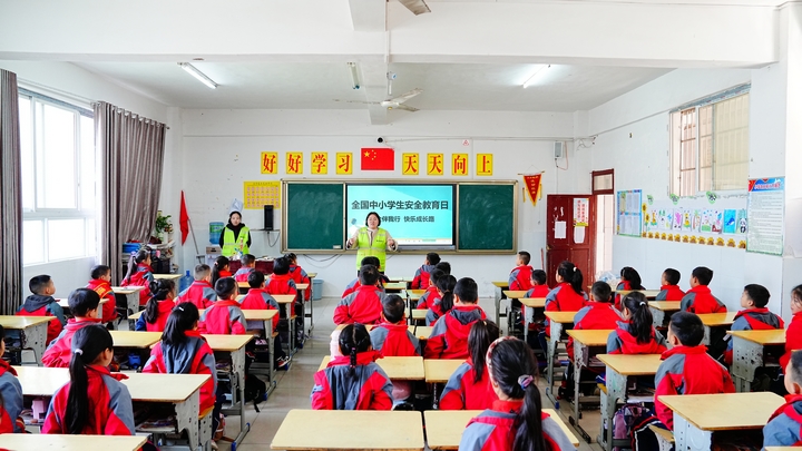 安全教育日主題班會（羅崢銘 攝） (2).JPG