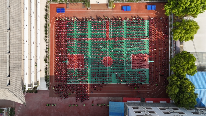利用大課間開展安全教育講座（羅崢銘 攝） (2).JPG