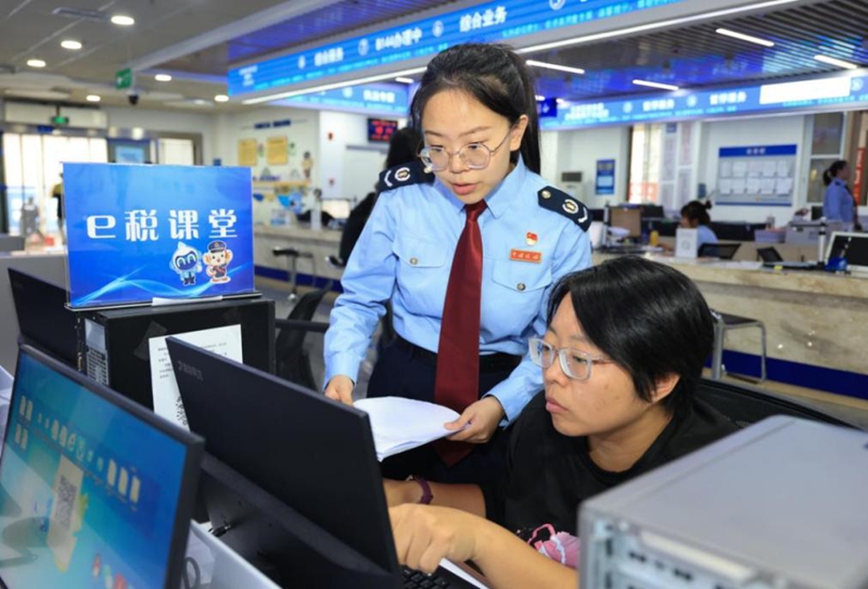 圖片1從“紙質”到“云端”貴陽云巖稅務持續做好數電票推廣工作