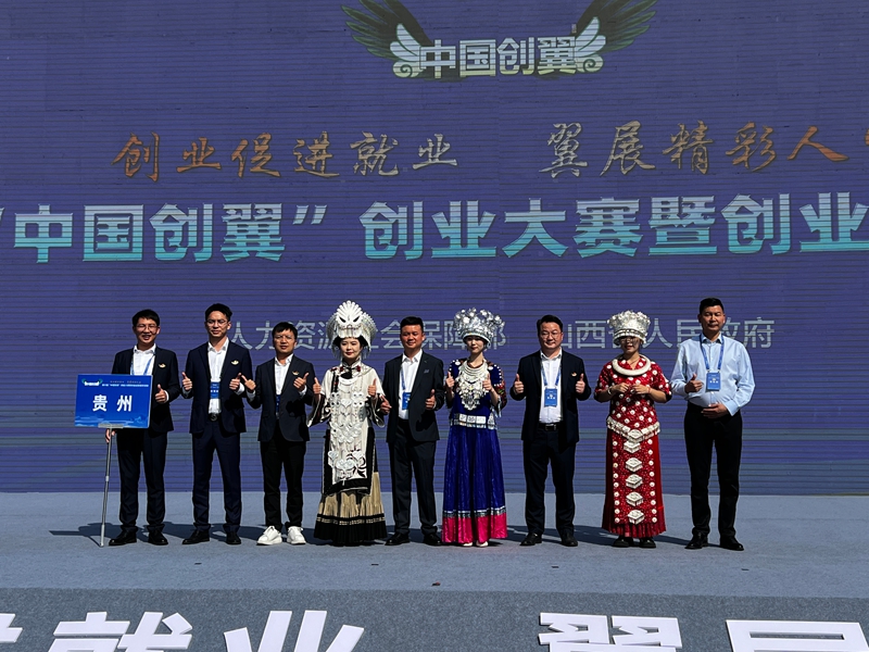 4在國賽舉辦地山西大同和貴州省的參賽選手和代表的合影（蔡桂梅左邊第四個）