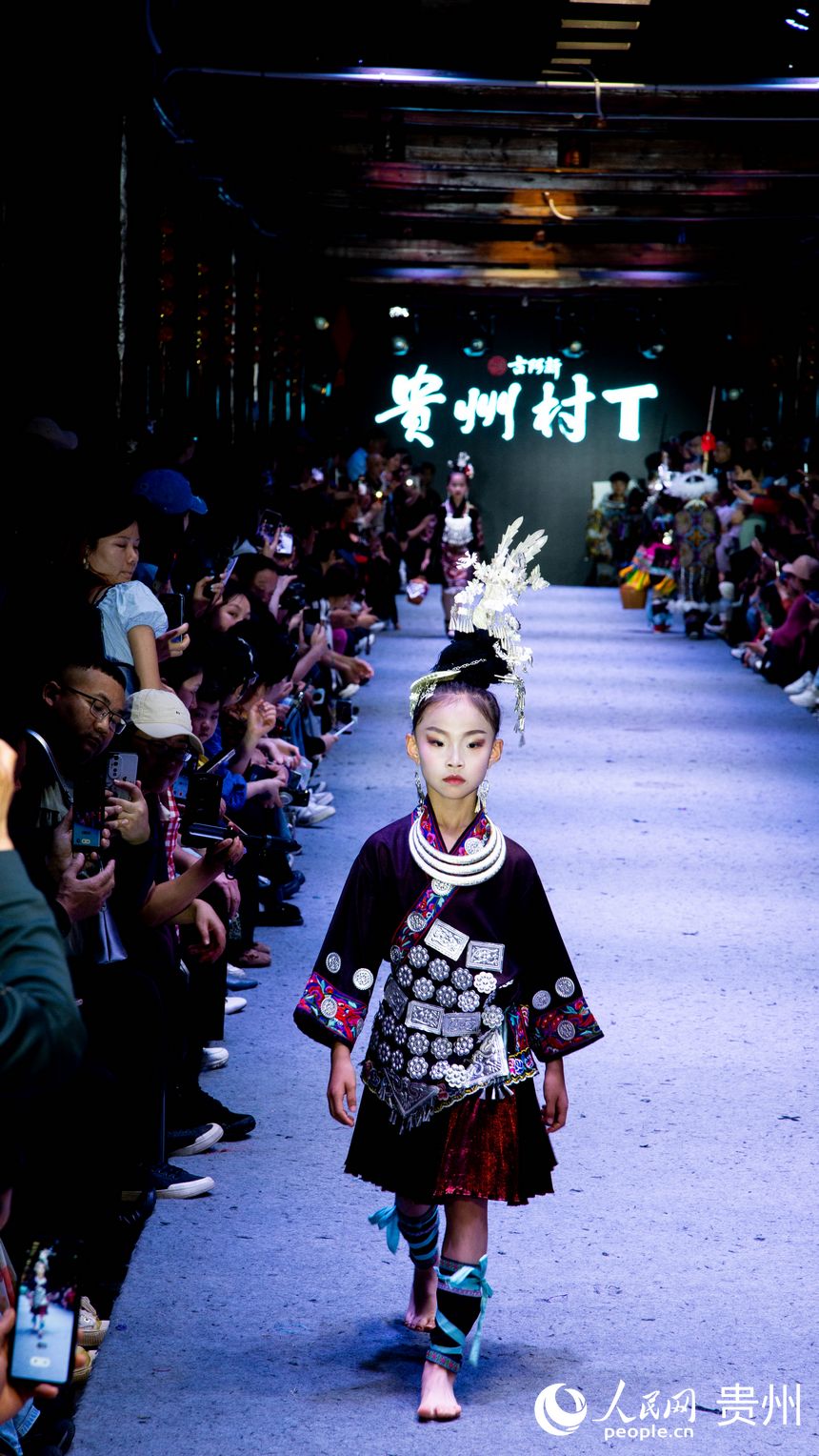 “村T”表演現場。人民網 黃小桃攝