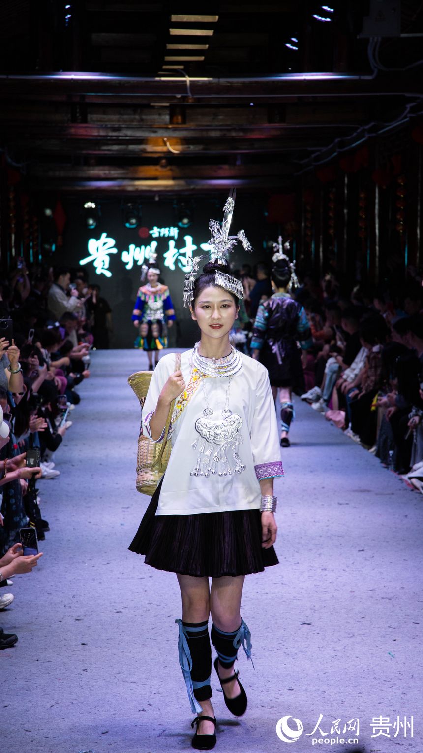 “村T”表演現場。人民網 黃小桃攝