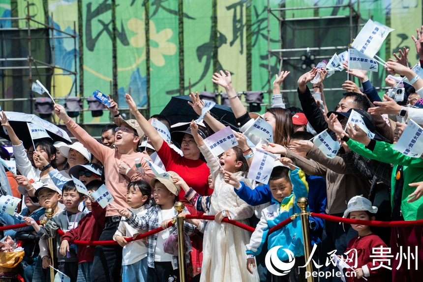 2025年民族大聯歡·春游活動舉行。人民網 陽茜攝