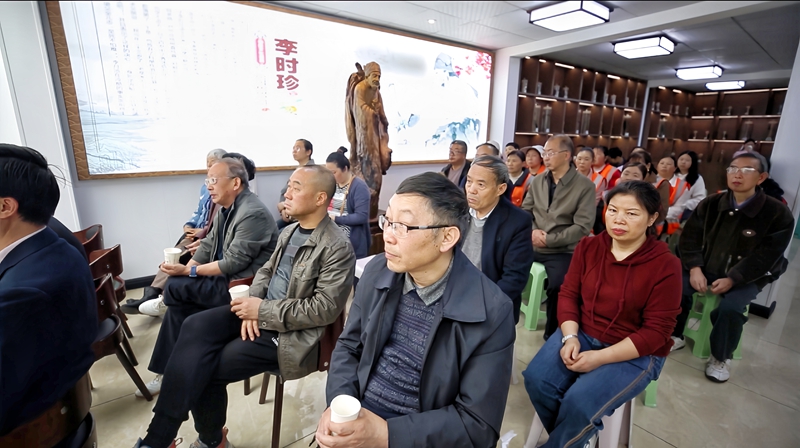 醫護人員進行健康指導現場。