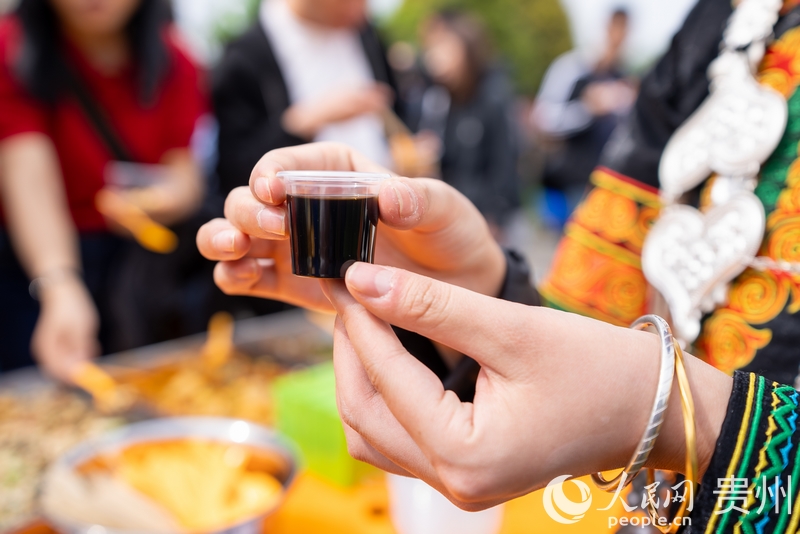 成品醬香醋。人民網記者 涂敏攝