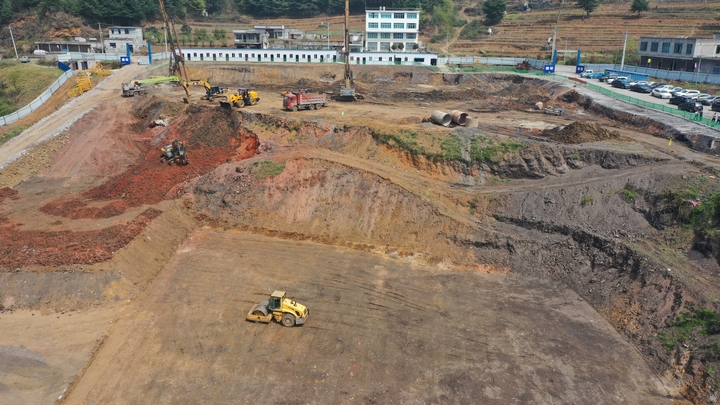 赫章縣天麻、核桃加工產品展覽廳及天麻博物館建設現場。謝永奇 攝2.JPG