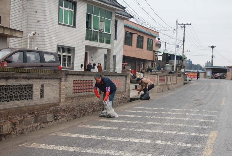 修文縣全力推進農村“治垃圾” 鄉村顏值再提升近日，筆者從修文縣綜合行政執法局獲悉，修文縣正積極探索農村垃圾治理新路徑，圍繞“三個環節四個點位四個場景”治理體系，全力改善農村人居環境，讓鄉村舊貌換新顏。