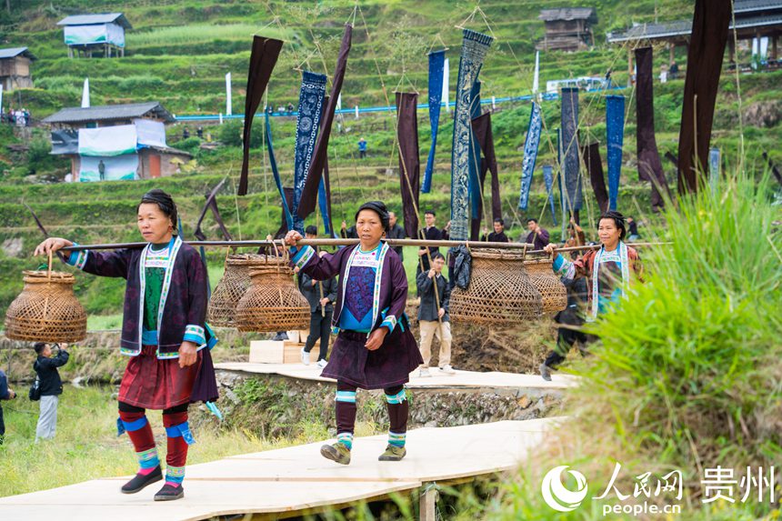 貴州省從江縣加榜梯田“開秧門”春耕儀式。人民網 陽茜攝