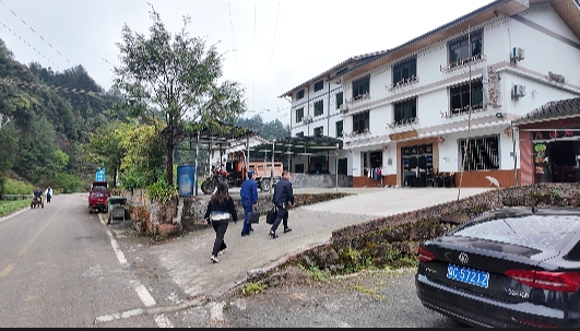 入戶開展消防和食品安全檢查（周遠 攝）.png