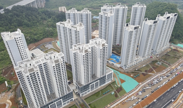 暖心歸家！貴陽1796套安置房開啟分房交付