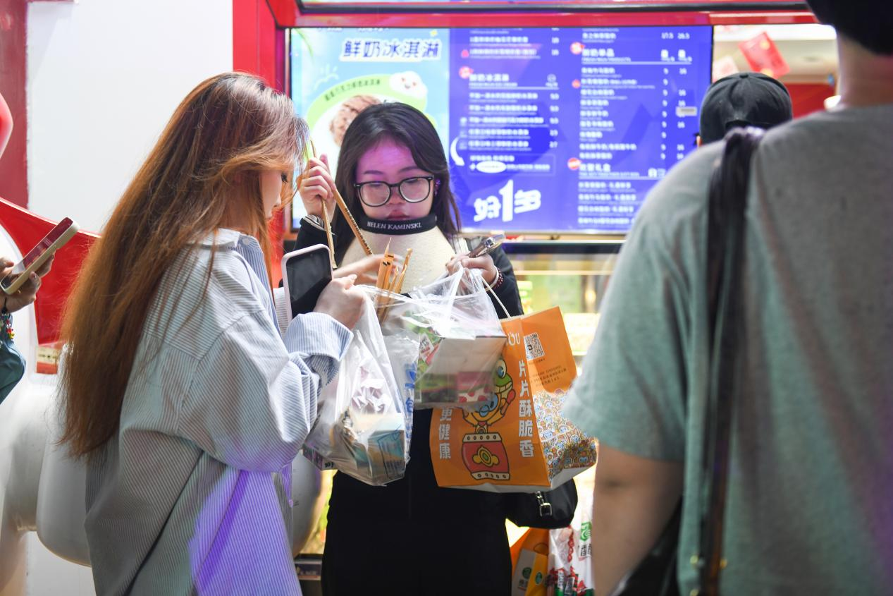 好一多直營店銷售火爆。