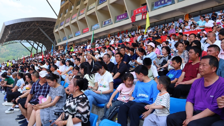 觀賽區座無虛席.JPG