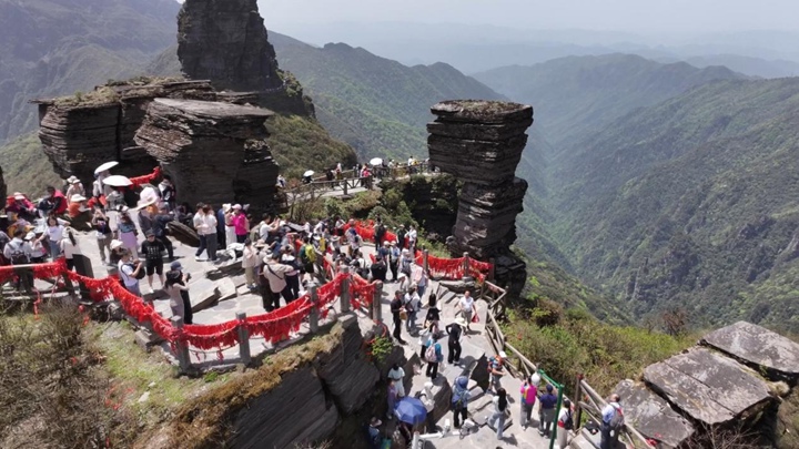 梵凈山景區迎來客流高峰。