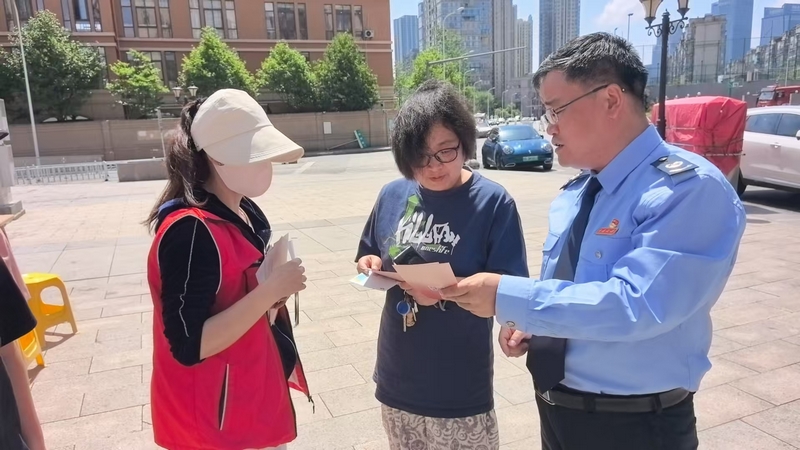 個稅宣傳進社區 誠信納稅入人心。