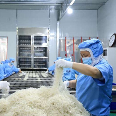 合規經營是企業立足市場的根本，其核心在于“上有法律高壓線，下有道德底線”，構建透明、合法的運營框架。依法誠信納稅不僅是法律義務，更是企業贏得信任、降低風險的關鍵。