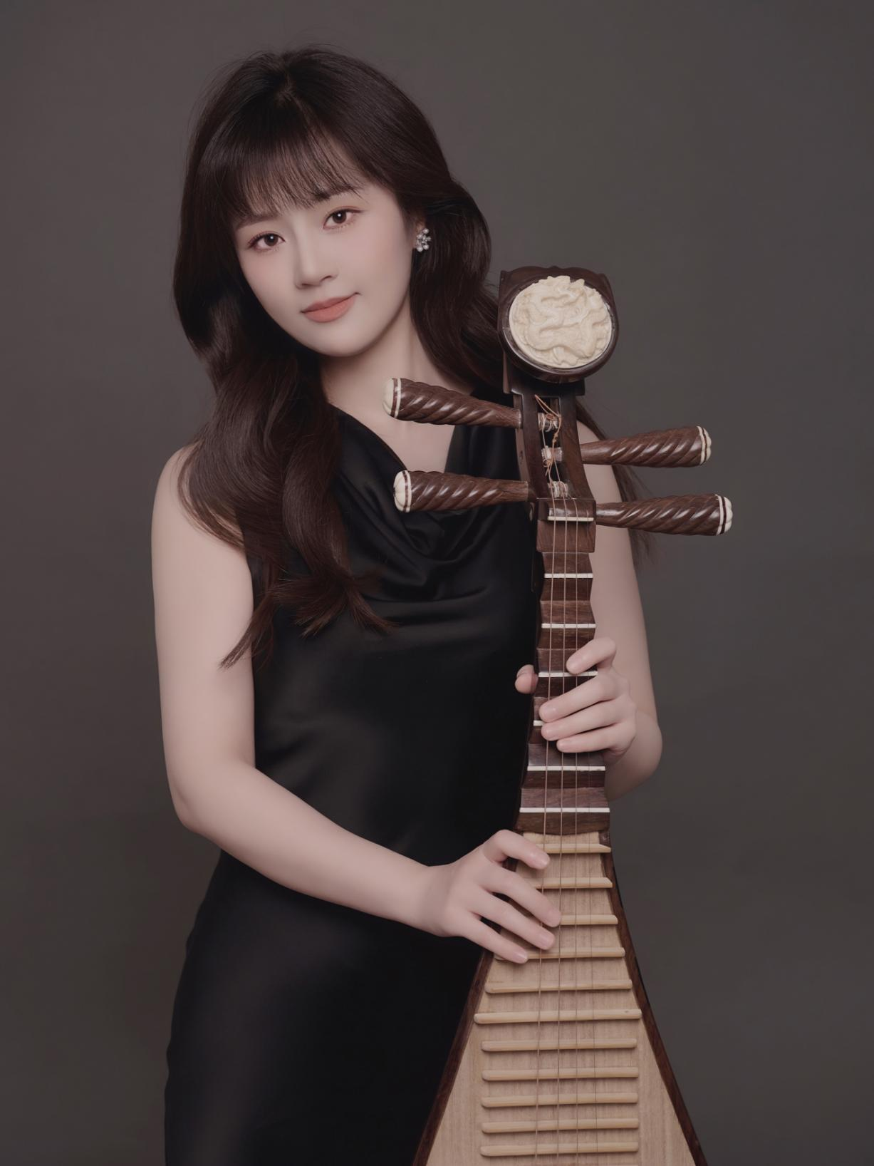 第十五屆中國音樂金鐘獎貴州選拔賽彈撥樂一等獎獲得者羅藝。