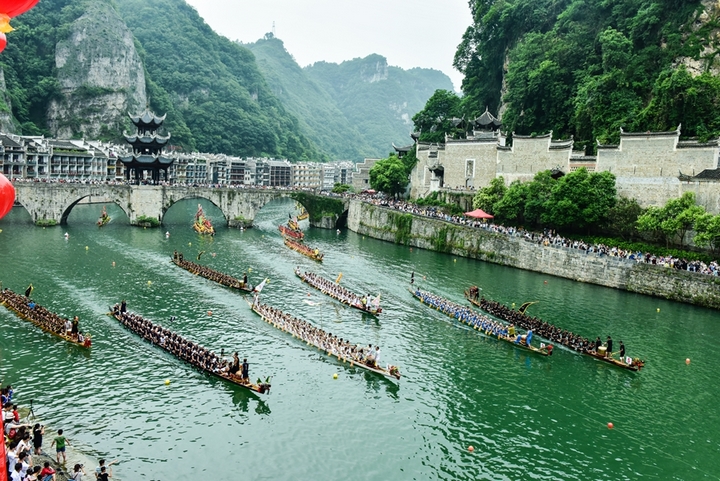 鎮遠賽龍舟。