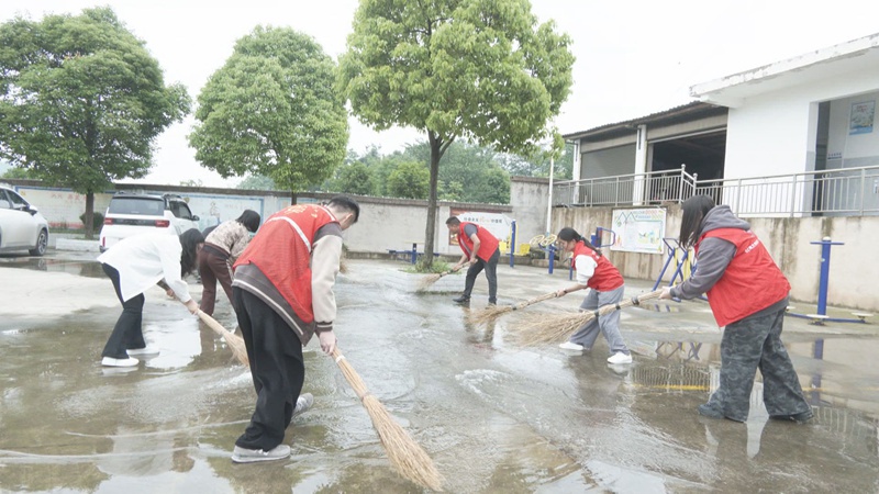鄉村大掃除現場。