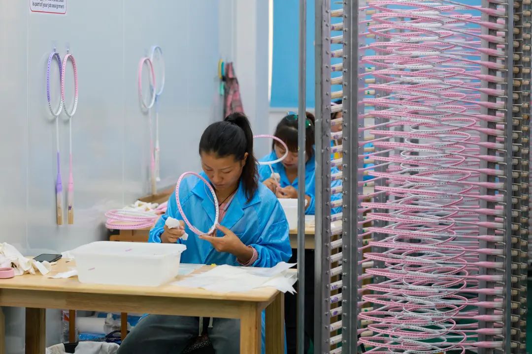 體育器材加工廠現場。