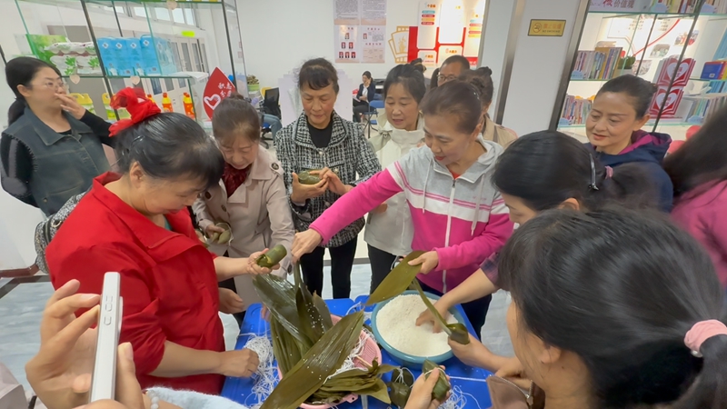 包粽子比賽。