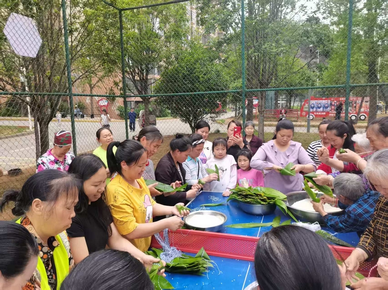 包粽子體驗活動。