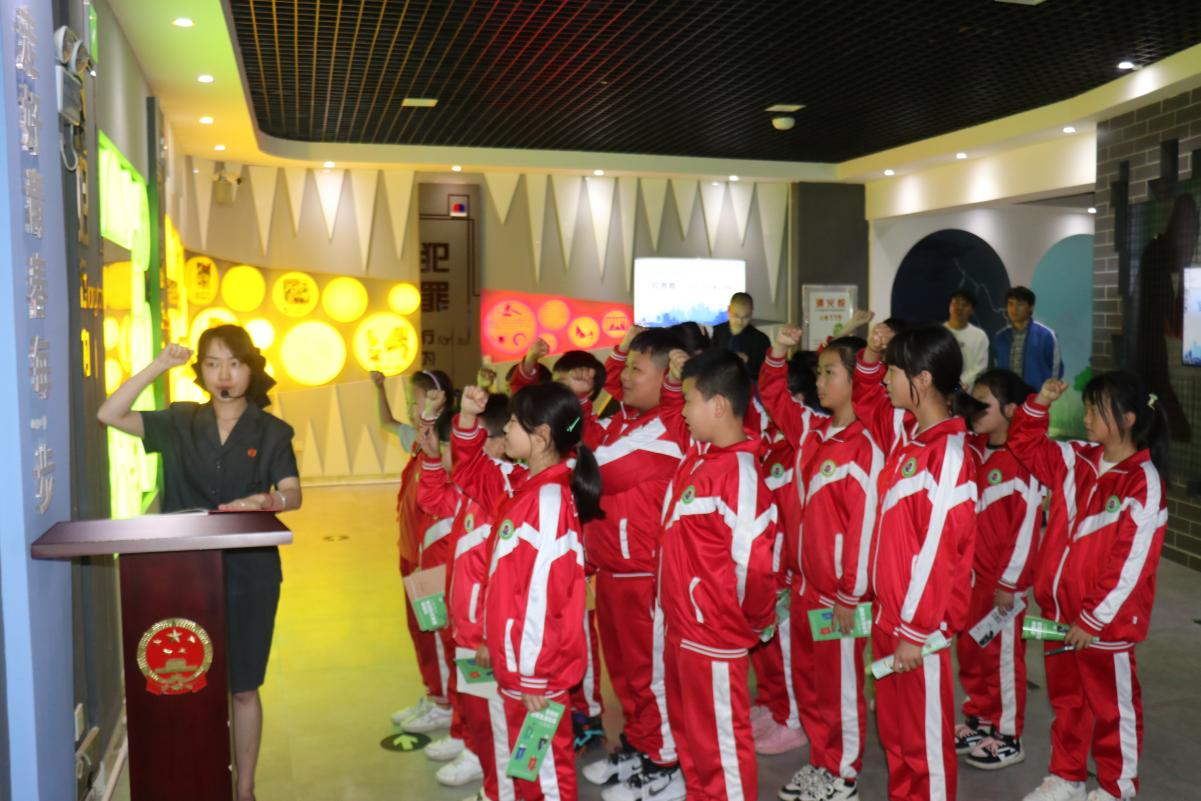 “青春與法同行”法治實踐活動現場。