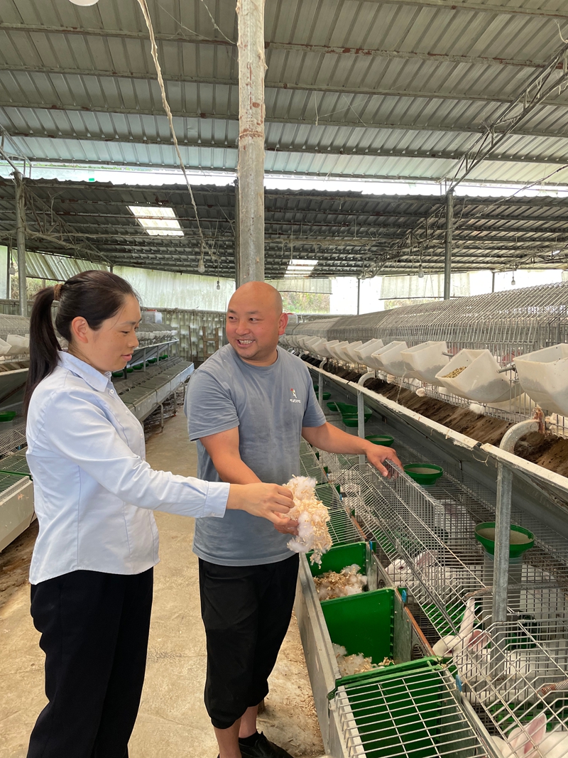 客戶經理調查現場。