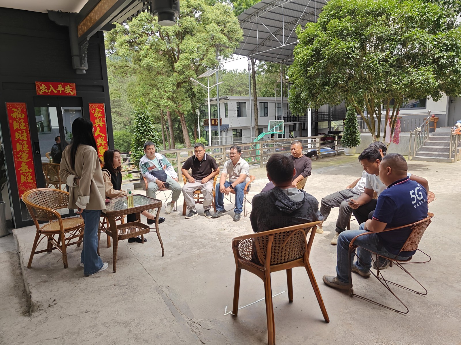 多部門聯合現場商討整改實施方案。岳強攝