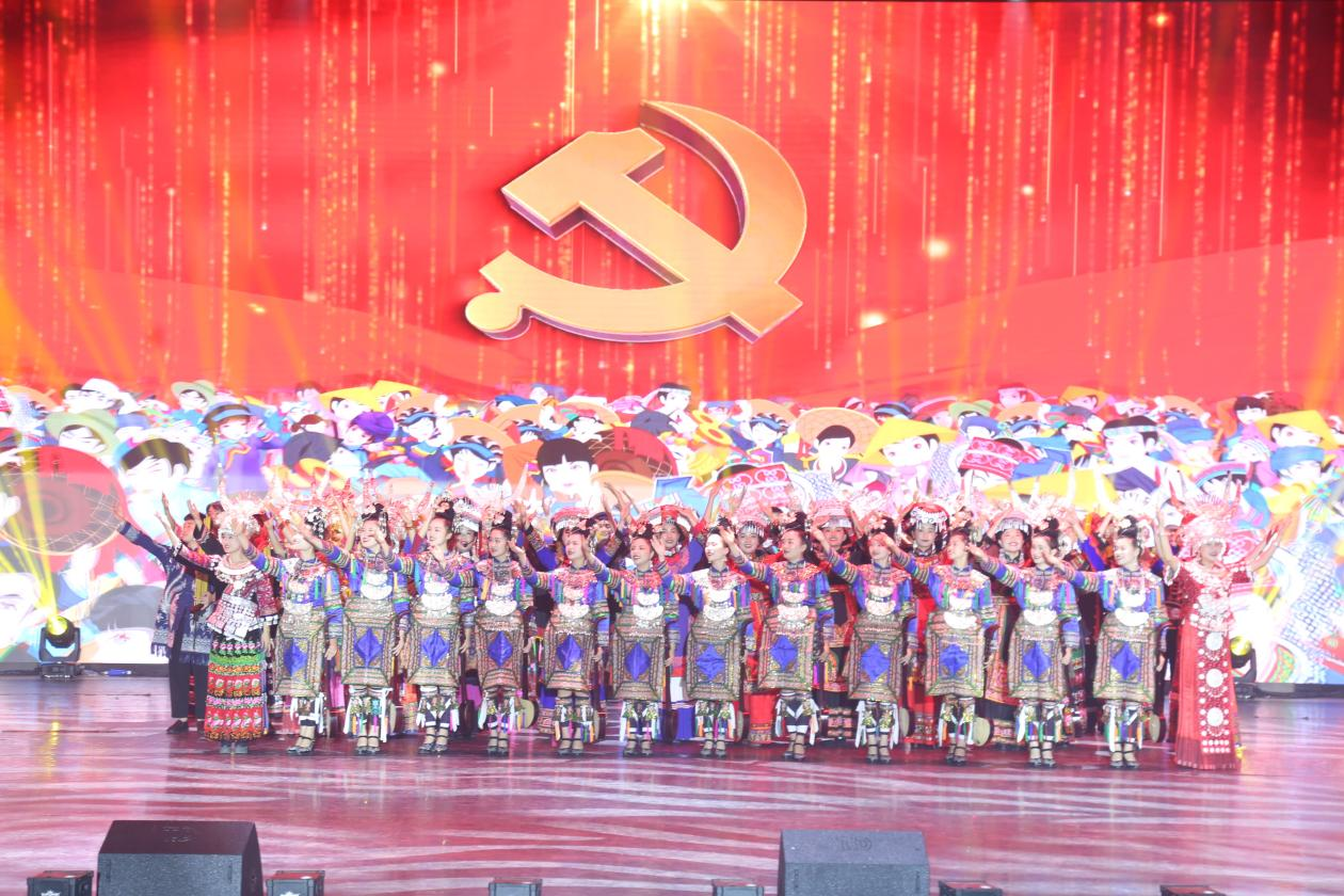 貴州民族大學舉辦”奮斗百年路?啟航新征程“藝術黨課。貴州民族大學供圖.png