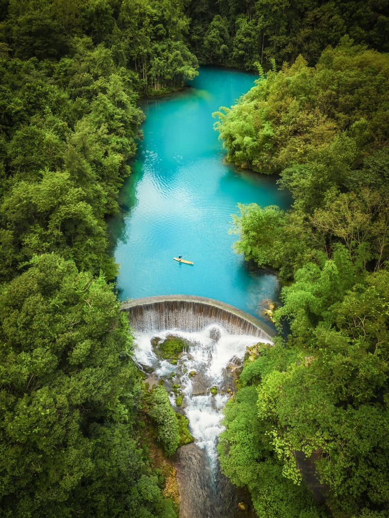 翡翠湖上游。劉黃曉東攝