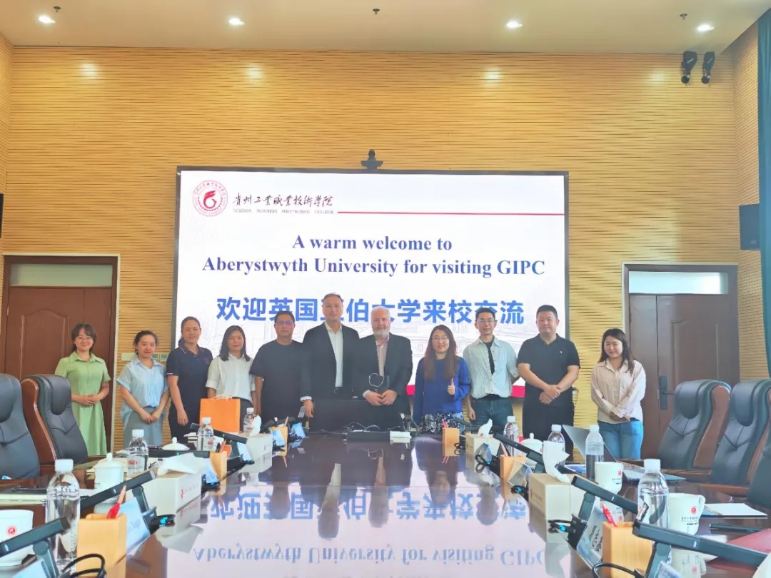 參會人員合影。