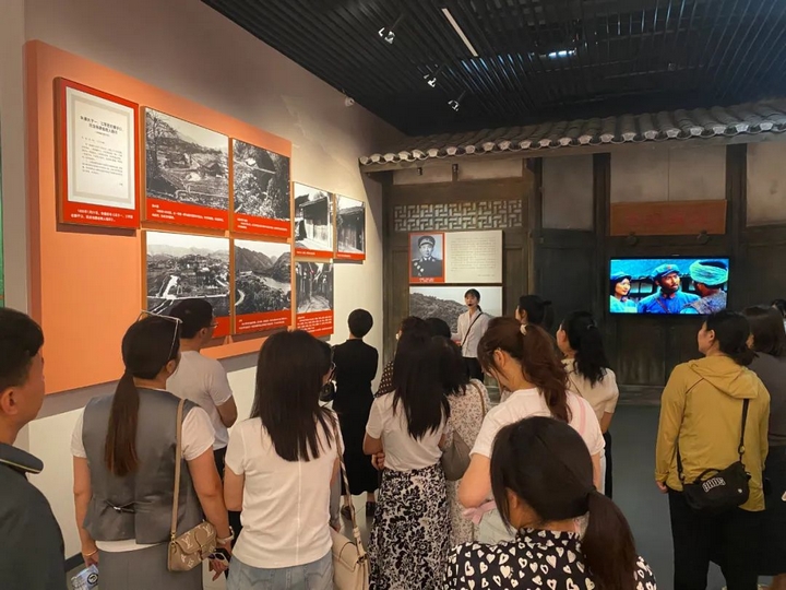 干部家屬參觀四渡赤水紀念館。習水縣融媒體中心供圖.jpg