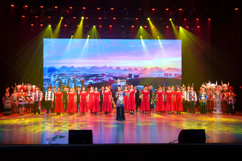 貴州大學書記校長同上一堂思政課暨畢業黨課側記。