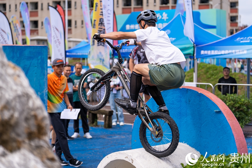 2025年貴州省高校山地自行車錦標賽現場。人民網記者 涂敏攝