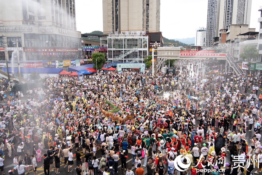 2025德江“水龍節”活動現場。人民網記者 涂敏攝